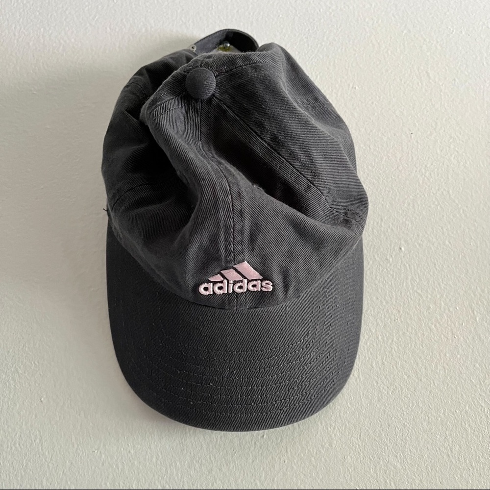 Adidas women’s baseball cap (gray and pink)